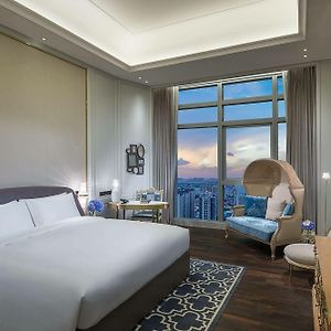 Luxury King Room King bed